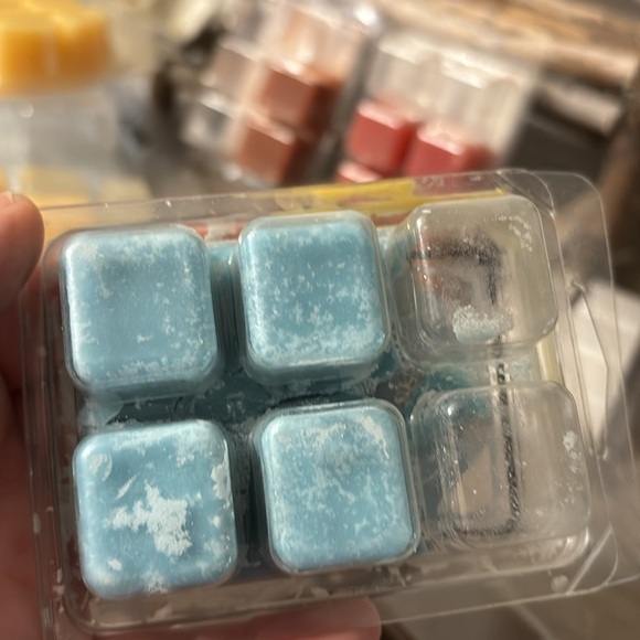 LOT OF 14 PRE OWNED, PARTIAL AND NEW WAX WARMER BARS-SOME ARE SCENTSY - Picture 14 of 16